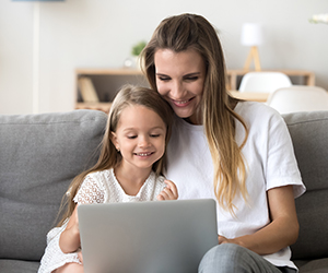 Image of a mom and daughter on the computer
